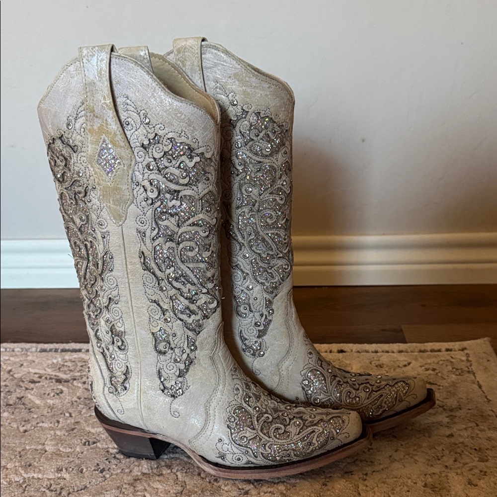 Corral White Glitter Inlay And Crystals Womens Boots Size 6.5 - Picture 2 of 8